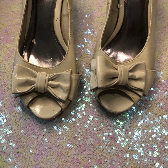 Rampage silver sparkle strappy ankle high heels & beige bow open toe shoe bundle - Picture 4 of 6